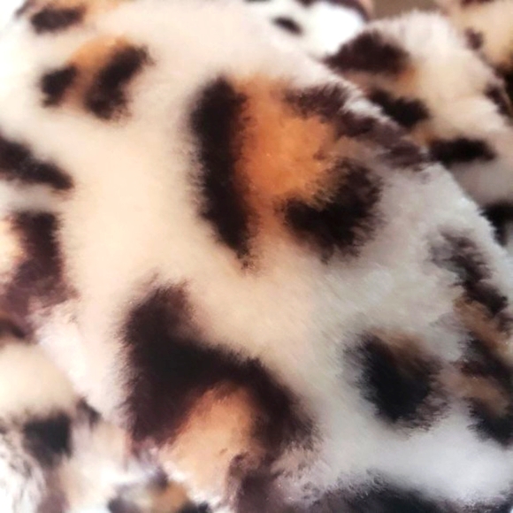 Women's Fluffy Crossband Fur Slippers - Picture 10 of 10